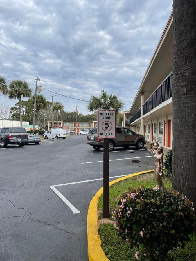 Hole Inn The Wall Hotel - Fort Walton Beach - Sunset Plaza - Nearby Beaches & Hurlburt Luaran gambar