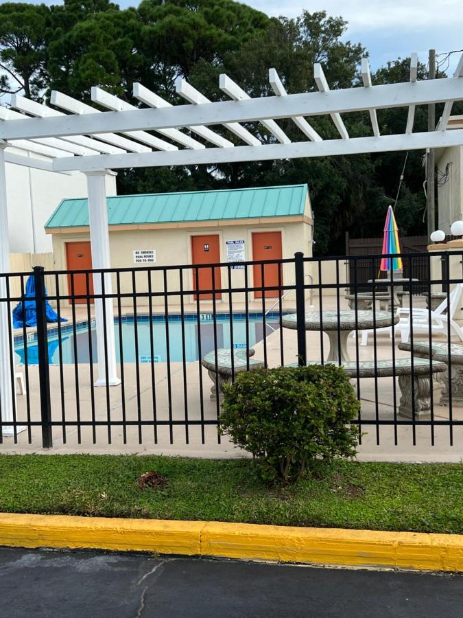 Hole Inn The Wall Hotel - Fort Walton Beach - Sunset Plaza - Nearby Beaches & Hurlburt Luaran gambar