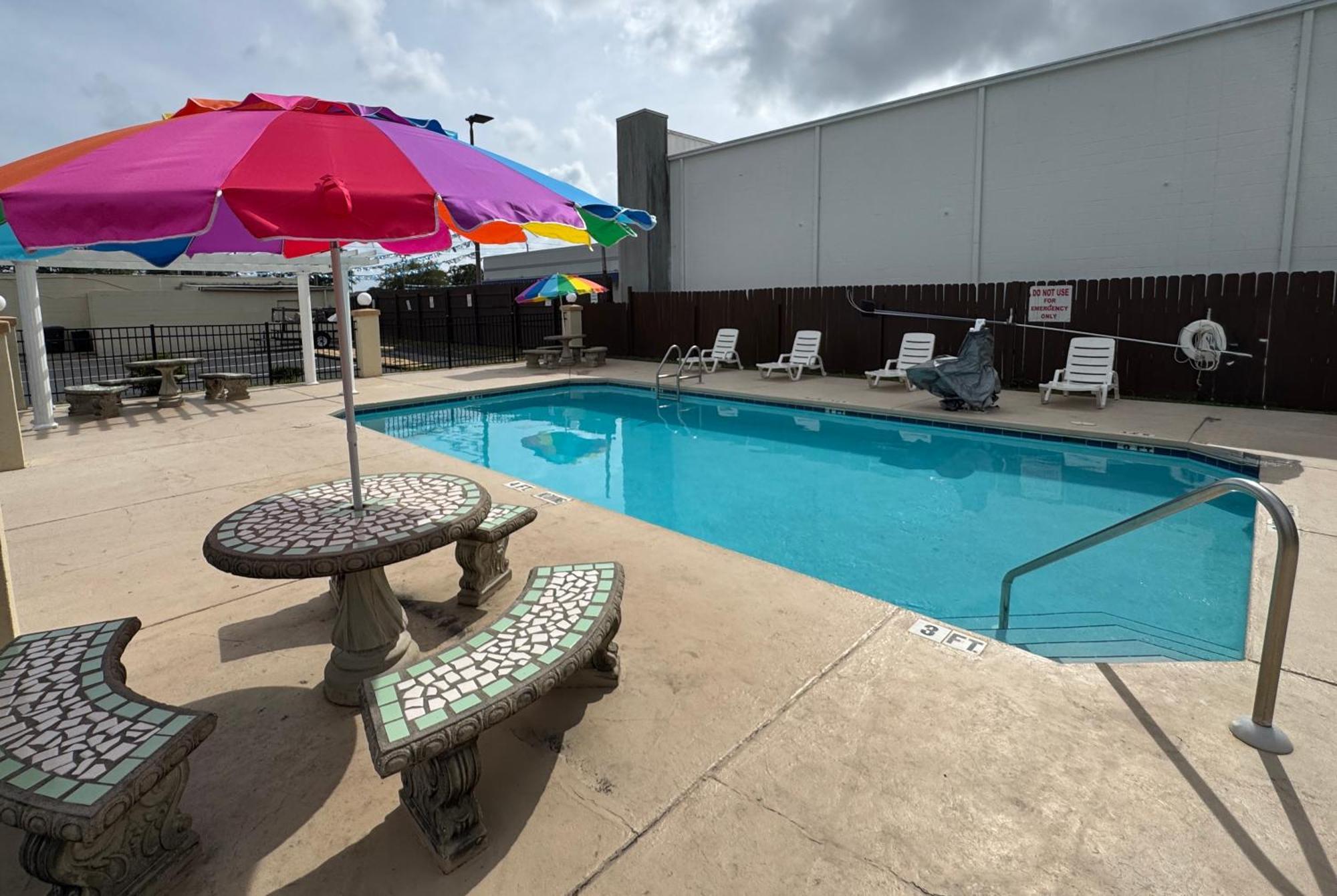 Hole Inn The Wall Hotel - Fort Walton Beach - Sunset Plaza - Nearby Beaches & Hurlburt Luaran gambar